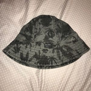 Bucket hat